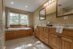 Master Bathroom en Suite with Jetted Jacuzzi